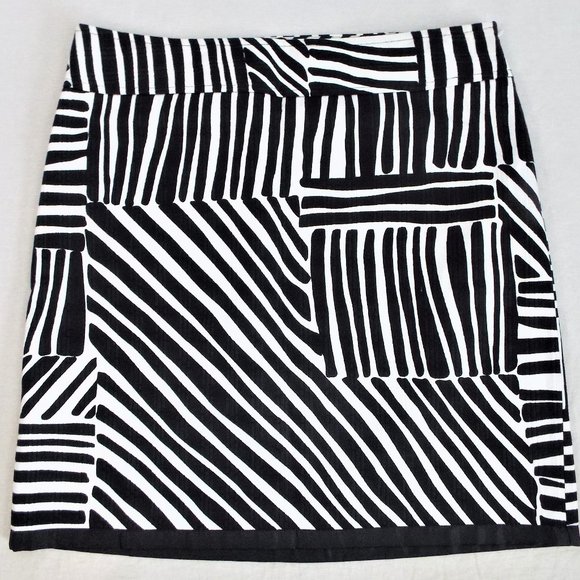 NWT Ann Taylor Black and White Safari Striped Pencil Skirt w/Black Hem Size 10 - Picture 2 of 5